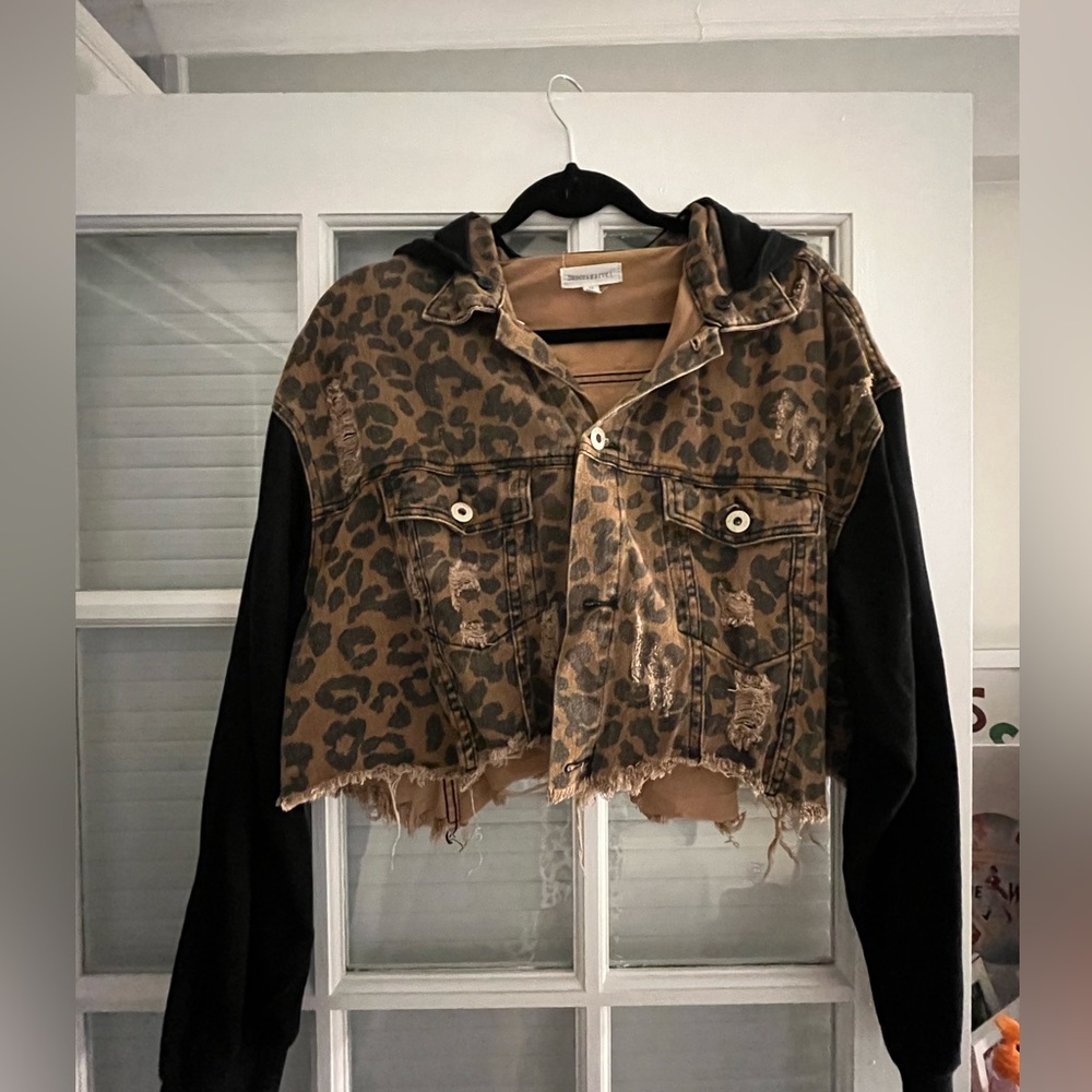 Cropped hooded jacket
